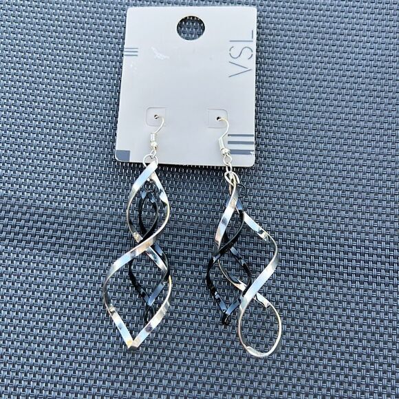 FREE with any purchase NWT drop earrings - Picture 1 of 4